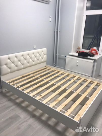 Подростковая кровать с каретной стяжкой