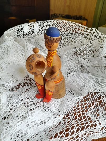 Деревянные статуэтки и фигурки