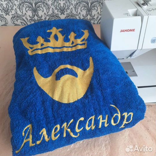 Махровый халат с вышивкой