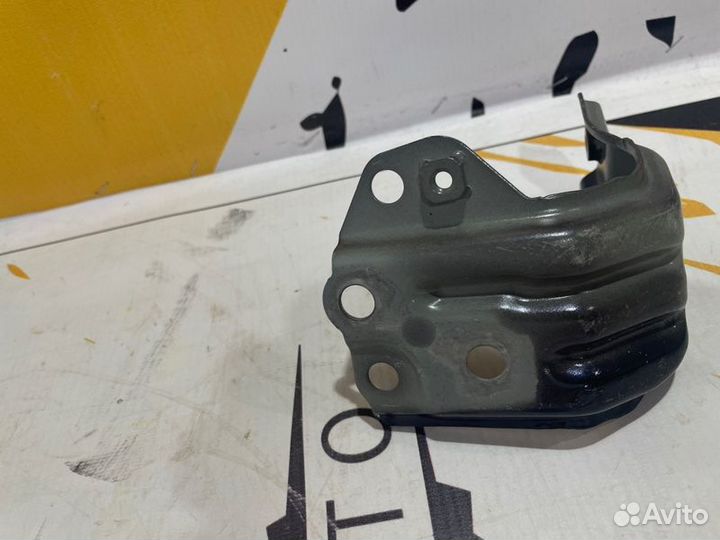 Кронштейн крыла передний правый Lexus Rx450H 3.5 Л