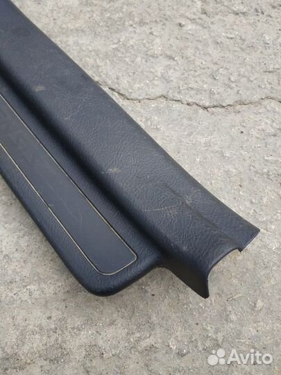 Накладка порога задняя правая Toyota Avensis 2