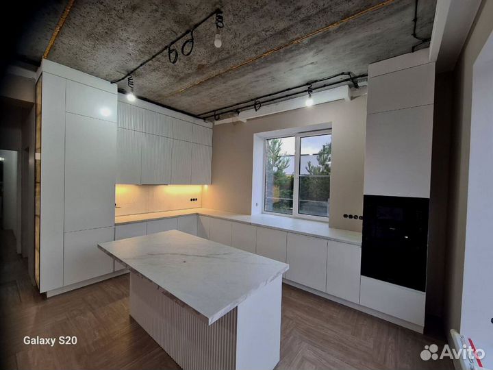 Кухня под потолок на заказ