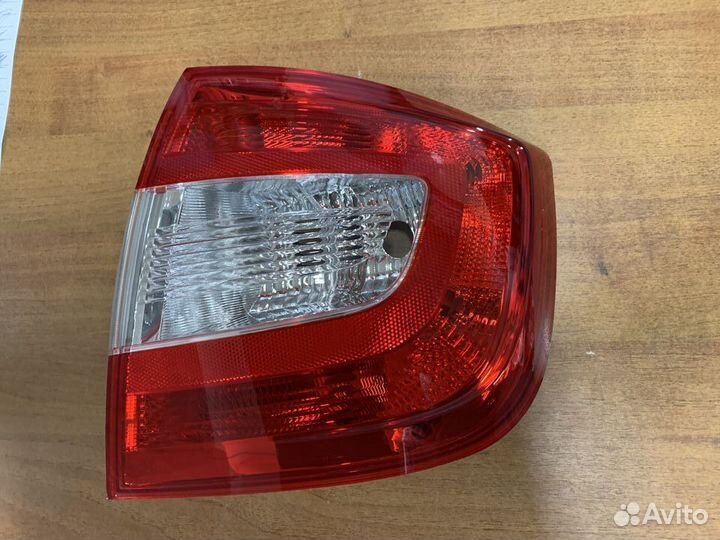 Фонарь задний правый Skoda Rapid