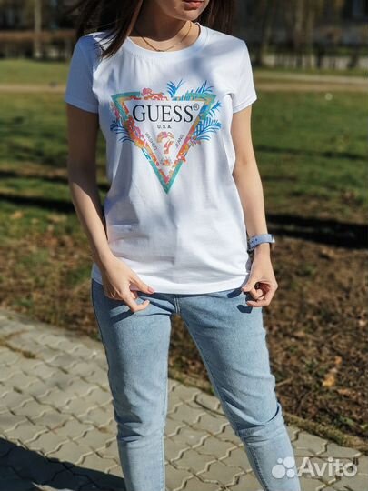 Легкая женская футболка Guess для умных покупок