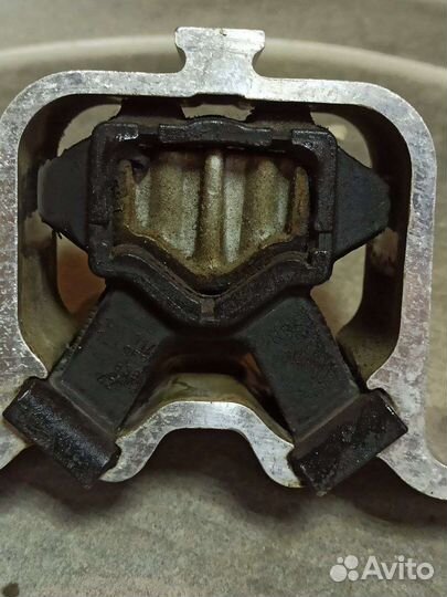 Опора двигателя Веста