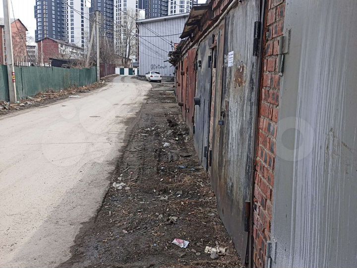 Гараж, > 30 м²