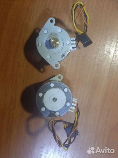 Шаговый двигатель