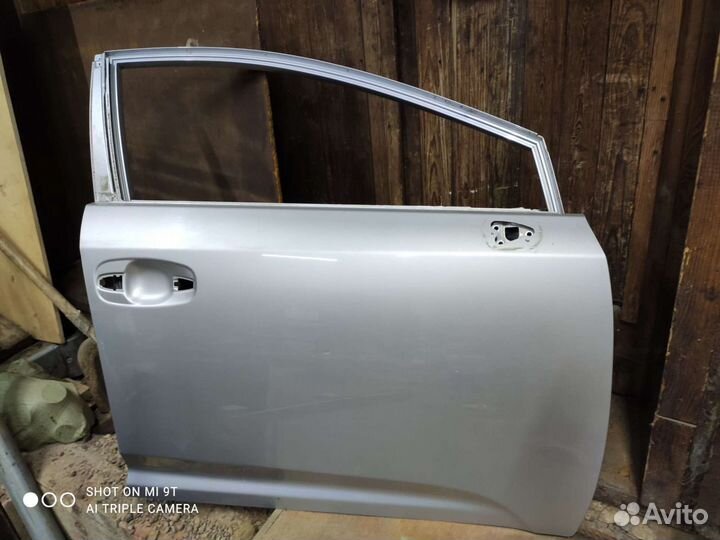 Дверь передняя правая avensis t270