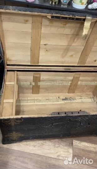 Сундук старинный