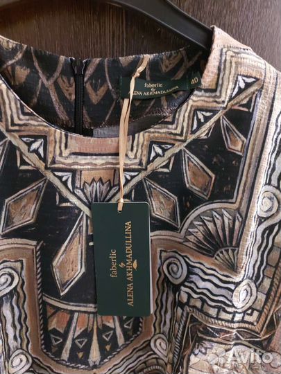 Платья женские разные, 42-44