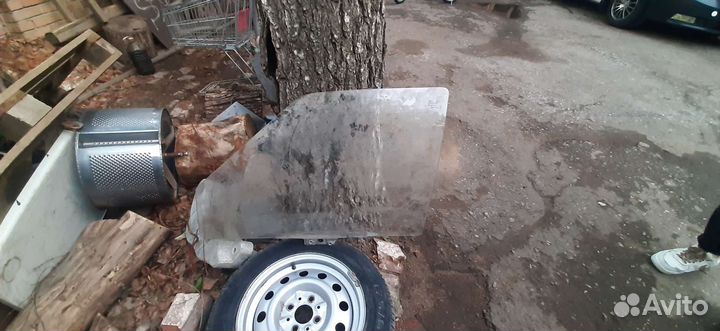 Левое стекло от 14тырки (вроде переднее)