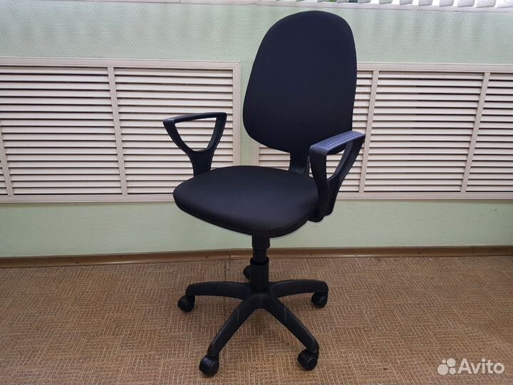 Офисное компьютерное кресло