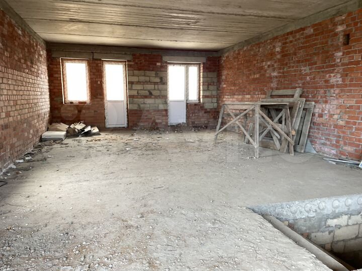 3-к. квартира, 140 м², 1/3 эт.