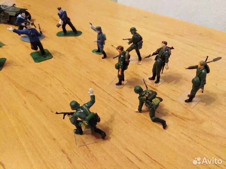 Продам фигурки немецких солдат (автоматчиков), 1\3