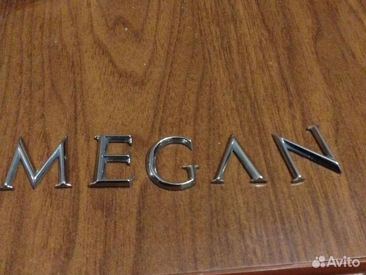 Буквы на багажник megane 2