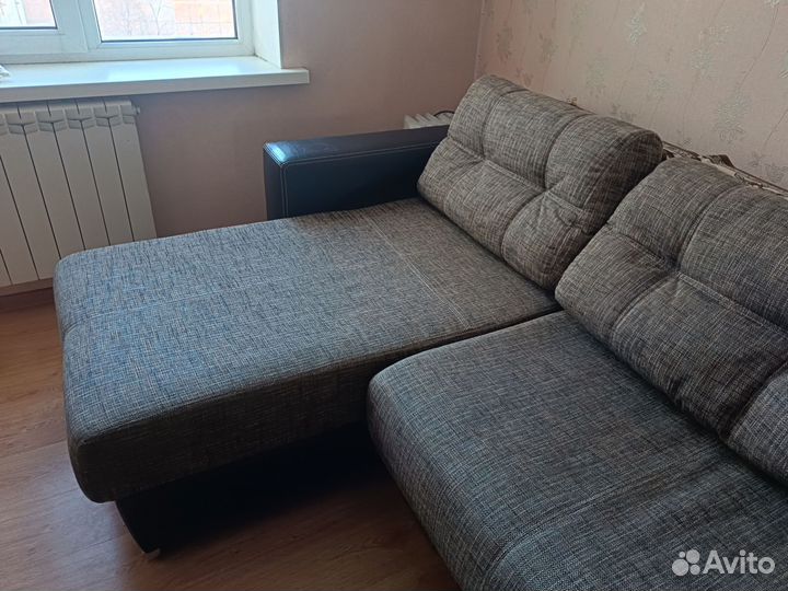 Большой угловой диван