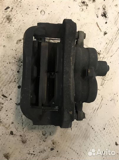 Суппорт передний левый Land Rover Range Rover Spo