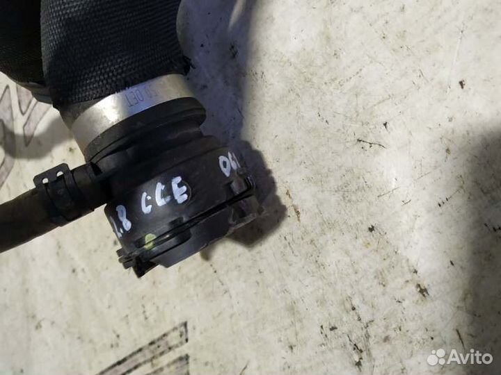 Патрубок системы охлаждения Audi A6 C6 2.8 CCE