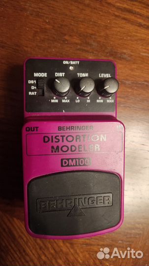 Педаль эффектов behringer distortion modeler DM100
