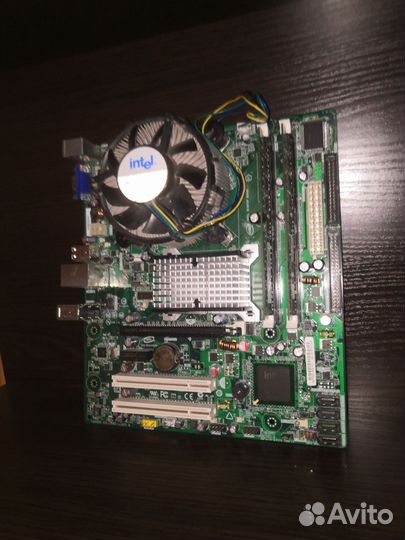 Материнская плата 775 с процессором и памятью