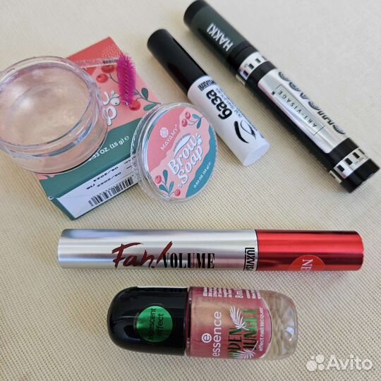 Набор косметики для цветного макияжа