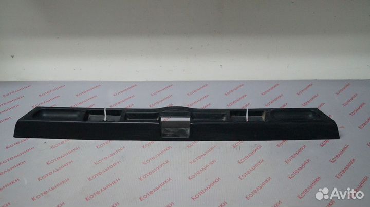 Nissan 84810-2F000 Накладка багажника