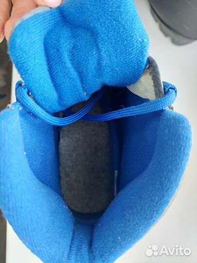 Лыжные ботинки и лыжи