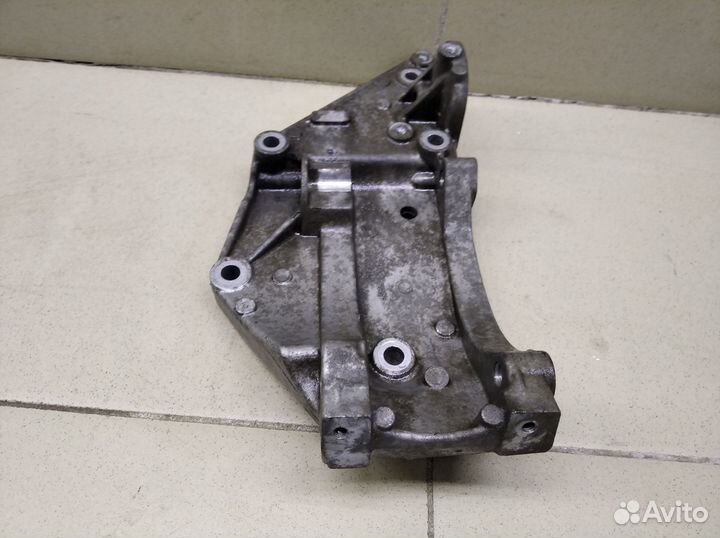 Кронштейн генератора Kuga 2008-2012