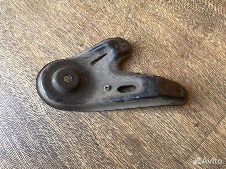 Кронштейн подрамника передний правый lexus RX 4