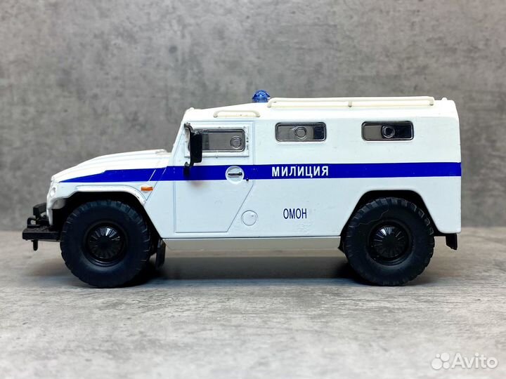 Коллекционная модель газ-233036 тигр омон мвд 1:43