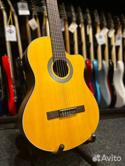 Гитара с подключением Классическая Новая
