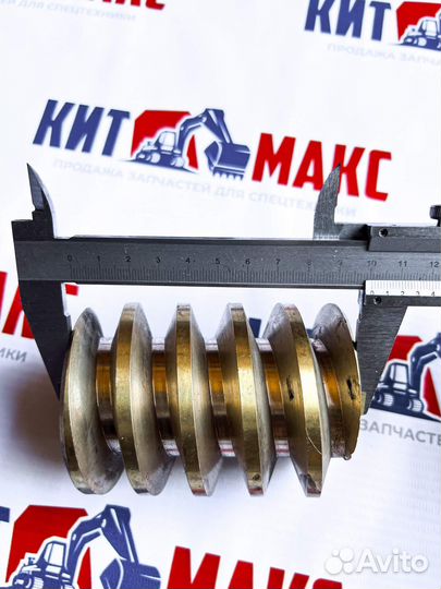 Червяк редуктора поворота среднего отвала HX8000A