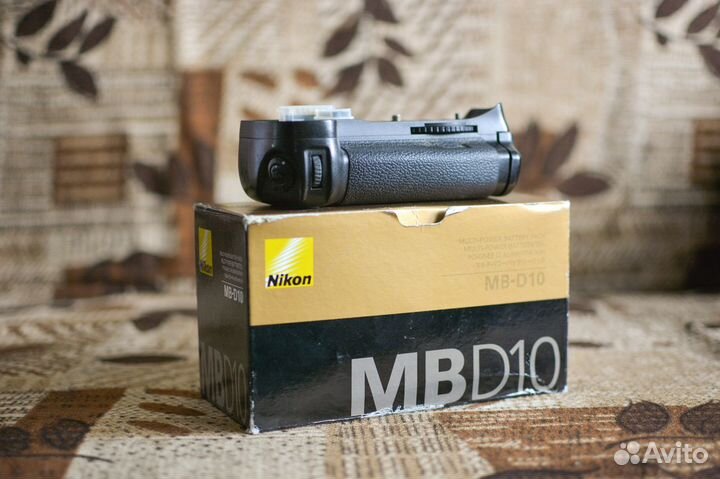 Батарейная рукоятка Nikon MB-D10