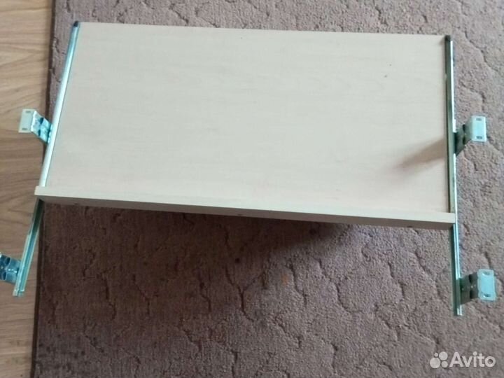 Полка выдвижная для компьютерного стола