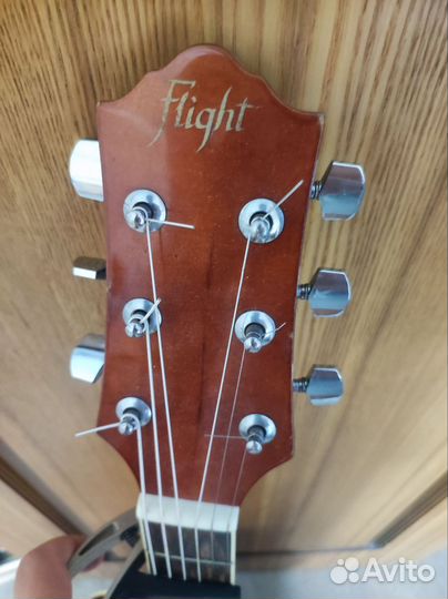 Акустическая гитара