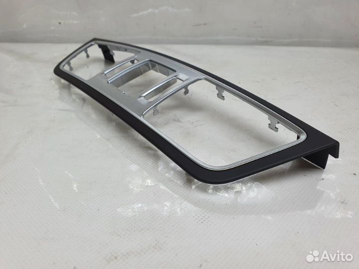 Накладка на панель передняя Mercedes-Benz E C207