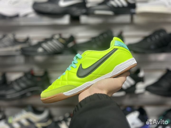 Футзалки Nike Tempo