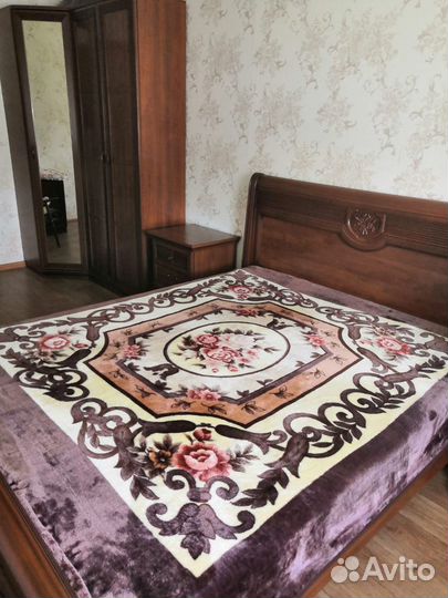 Угловой шкаф с зеркалом