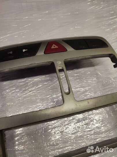 Рамка магнитолы Peugeot 307