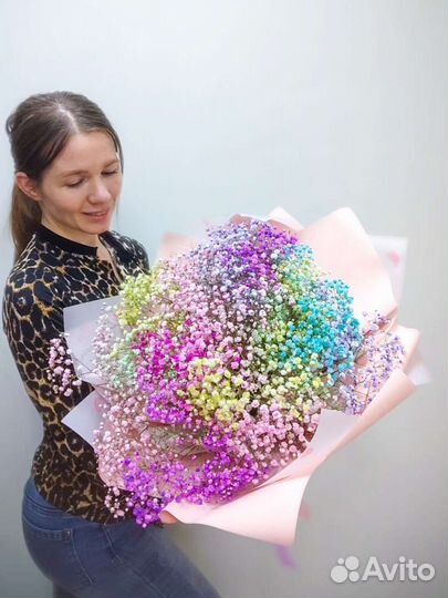 Букет из белой цветной гипсофилы