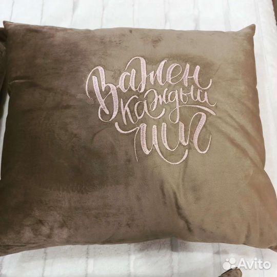 Декоративные подушки с вышивкой