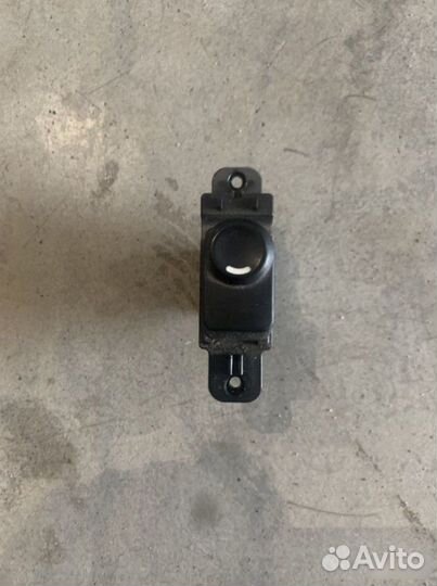 Кнопка стеклоподъемника Hyundai Solaris 1.6 G4FC