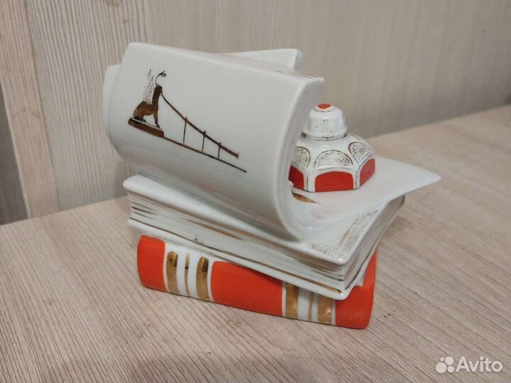 Фарфоровая чернильница 