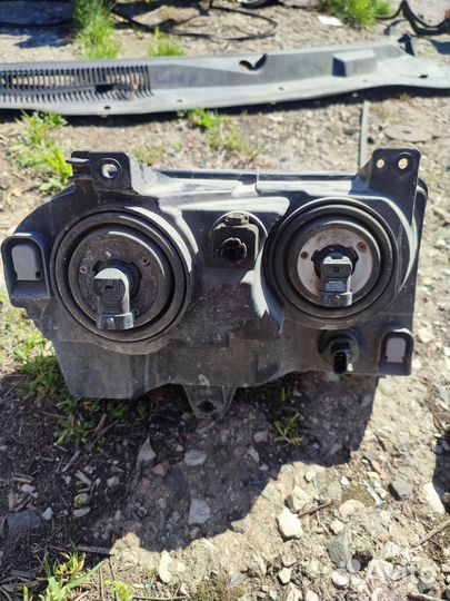 Chrysler 300c фара левая