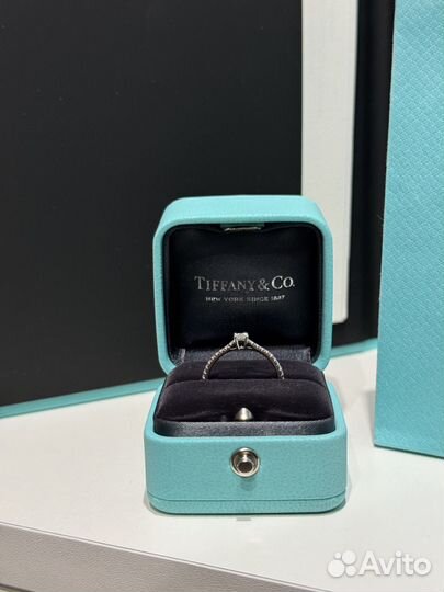 Платиновое кольцо с бриллиантами Tiffany 0.2 ct