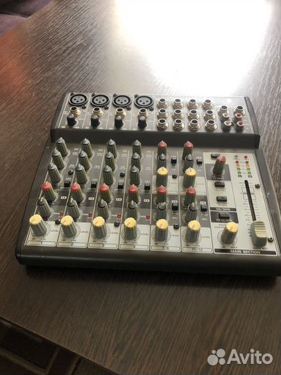Микшерный пульт беринжер
