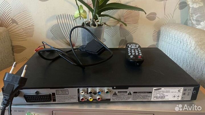 DVD видик + пульт + диски