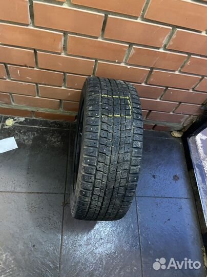 Dunlop SP Winter Ice 01 8/8.5 R16 94T