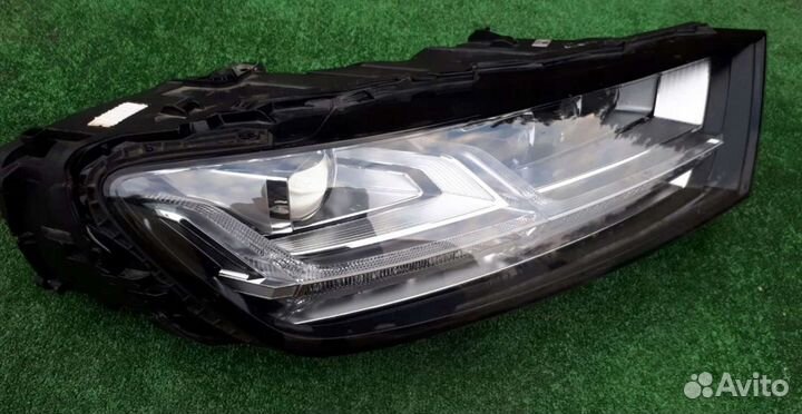 Фара правая матричная Audi Q7 4M