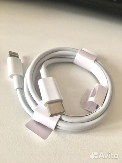 Кабель зарядный на iPhone